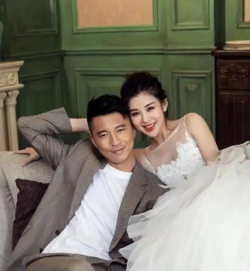 有种"整容"叫王雷结婚,老婆李小萌变化不大,他却"脱胎换骨"