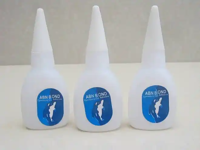 世界上最强的胶水有多强9滴吊起5吨汽车获吉尼斯世界纪录