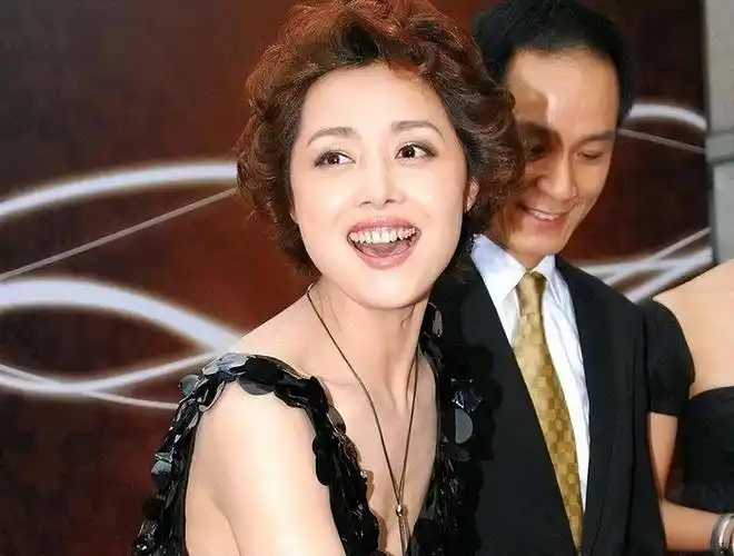 回顾刘蓓婚姻坎坷三婚再嫁第一任丈夫继子是当红小生张若昀