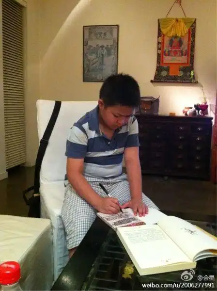 金星微博首晒儿子照片 被罚写作业(图)