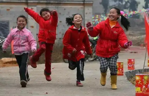 老照片70后80后与95后的春节回忆