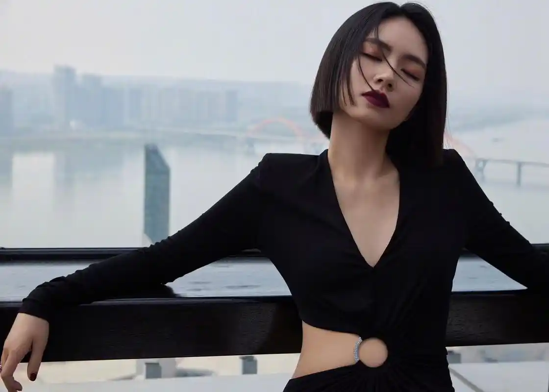 刘惜君这个年龄段比她二十多岁的时候还要美丽!