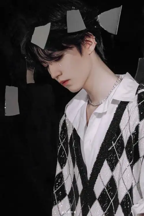 王俊凯的绝美泪痕妆仿佛就是上帝的杰作