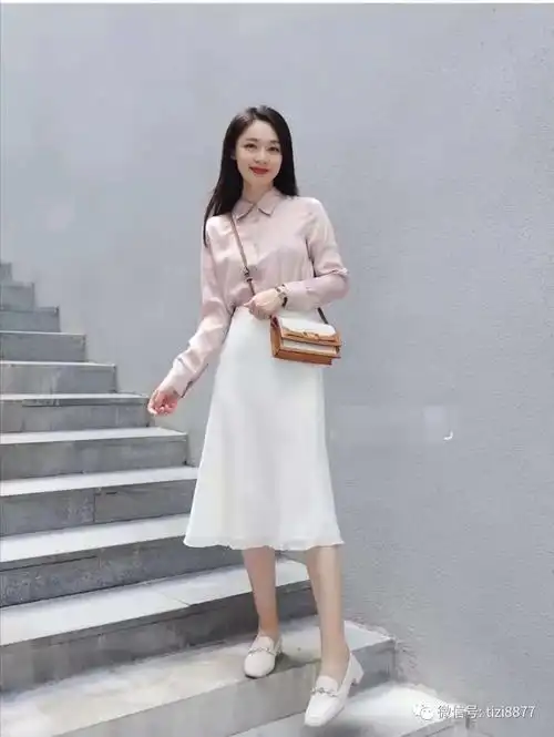 白裙子配什么颜色鞋子好看