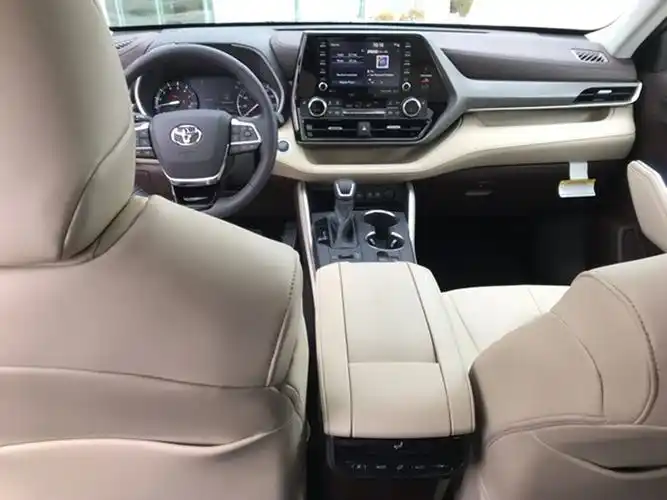 较早前曝光的国产全新汉兰达实车内饰