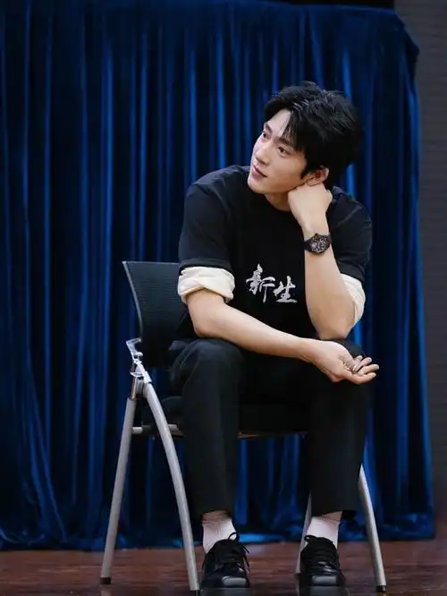 井柏然的"杀猪盘"穿搭也太有心机了,男女都可以借鉴