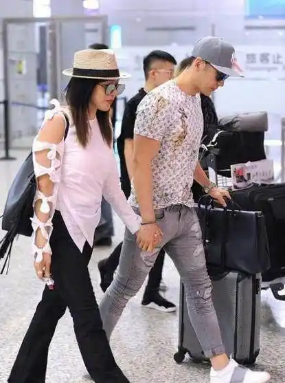 张伦硕娶了大自己12岁的钟丽缇后不懂心疼人?粉丝都为他喊冤!