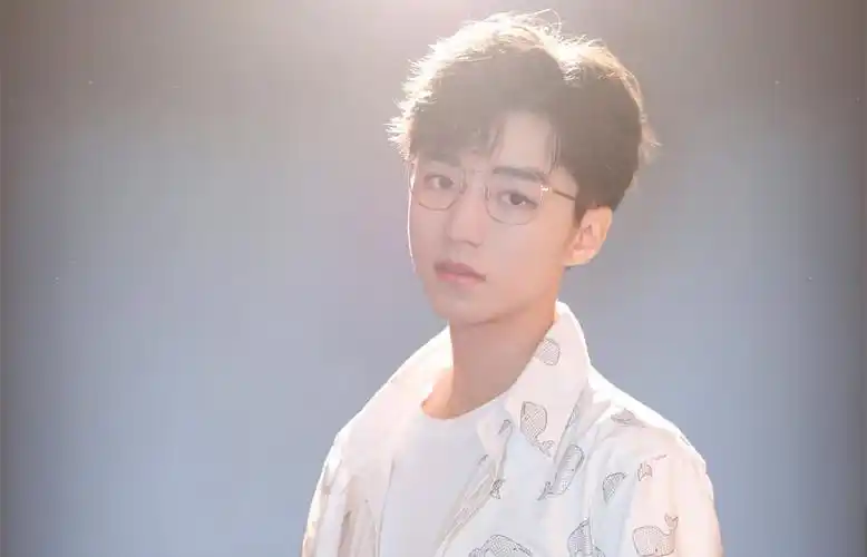 清新帅气王俊凯壁纸魅力酷帅的王俊凯