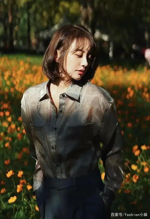 孙耀琦这一身暗色系look,看起来好高级