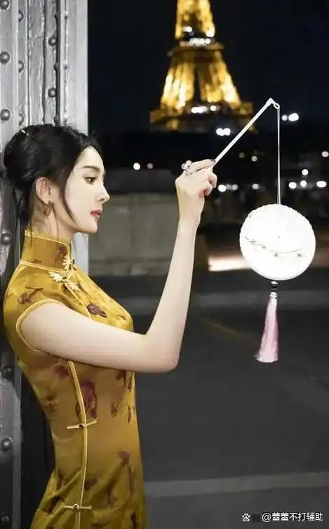 正经旗袍穿出擦感没了黄晓明的帮助杨颖已经混成这样了