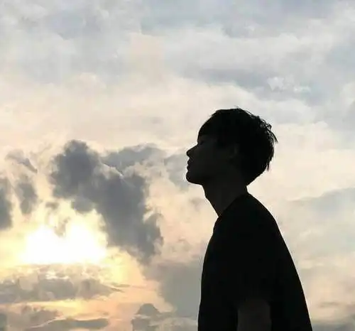 微信情侣头像谁有男的那一块谁有发给我谢谢100分送上