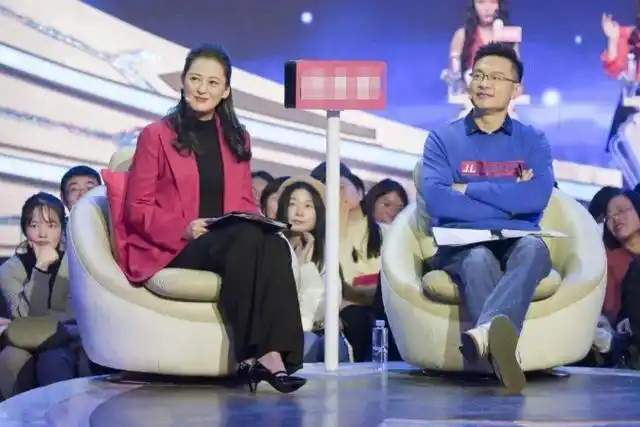 节目上指导女嘉宾情感,私下和丈夫离婚,黄澜到底有多可笑?