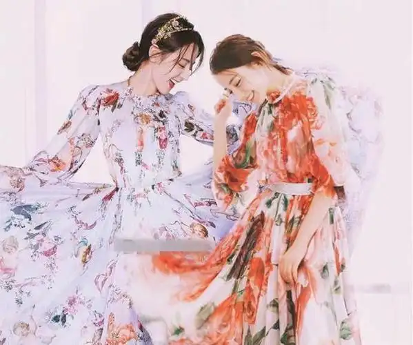 迪丽热巴拍时尚大片玩双生网友调侃迪丽热巴和迪丽冷巴