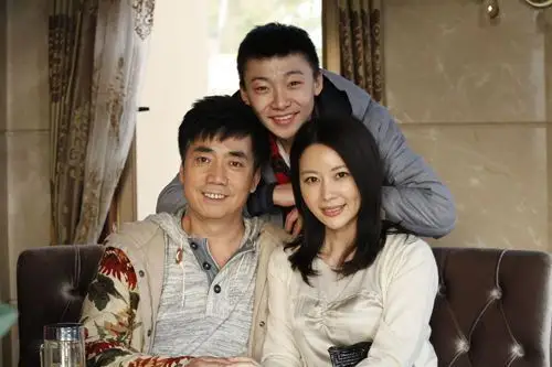 老爸太囧杀青邓英上演前妻的诱惑