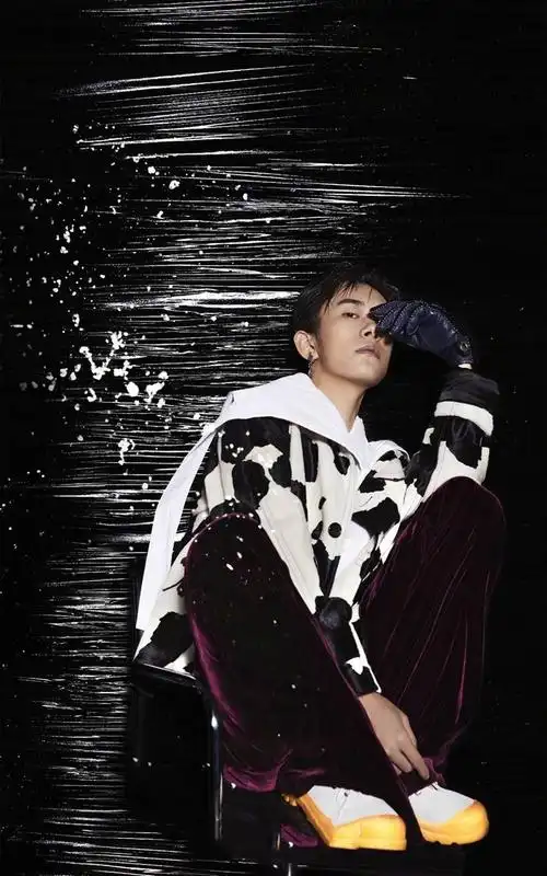 易烊千玺时髦超帅气杂志写真手机壁纸图片-明星-手机壁纸下载-美桌网