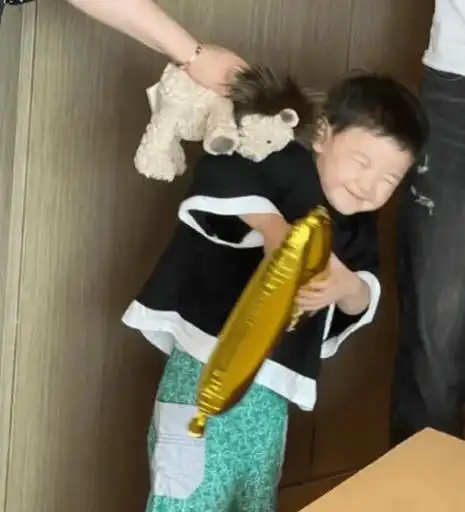 原创沈腾5岁儿子近照曝光长相身材神似王琦三大爱好笑死人