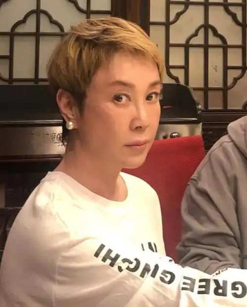 55岁傅艺伟素颜近照曝光,曾为最美"妲己"