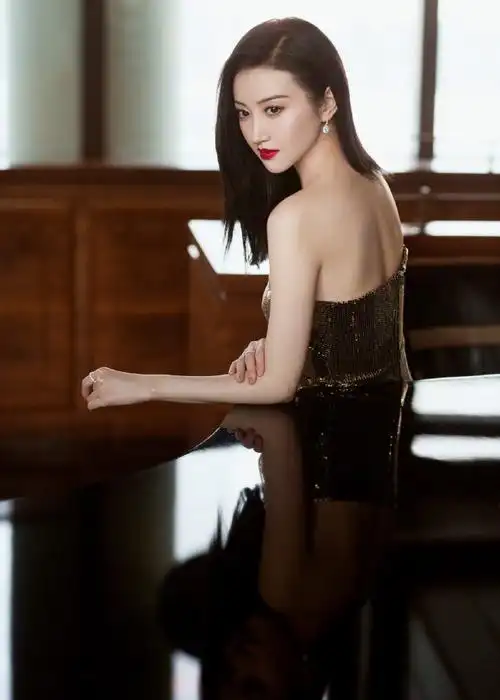 景甜金色亮片鱼尾裙##cosmo时尚盛典