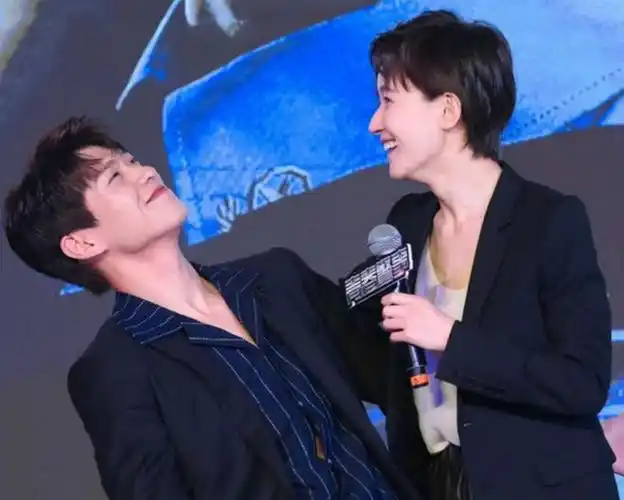 赵丽颖失奖摆黑脸,杨幂偷瞄魏大勋,心思根本藏不住|秦岚|刘烨|周冬雨