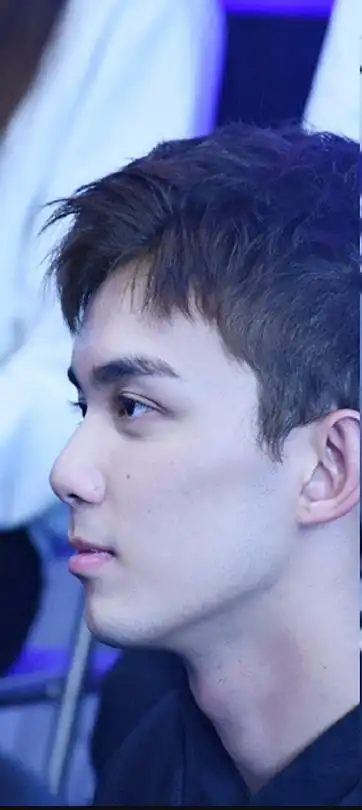 卧槽,郭子凡和吴磊两个人侧脸好像 尤其是鼻子