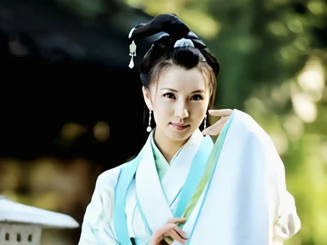 貂蝉是不能入选古代四大美女的,她因罗贯中的一部《三国演义》而一举