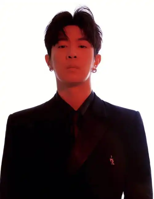 歌手&演员马伯骞佩戴 bo bo系列&wulu系列珠宝.