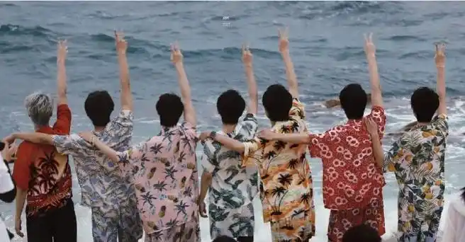 时代少年团#时代少年团背影比耶合集96709915四年时间.