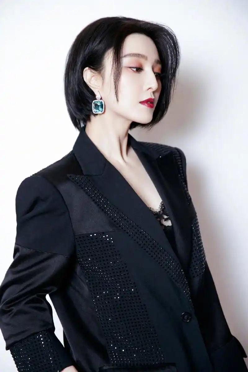 > 范冰冰性感干练写真图片(1/8)