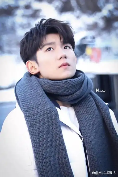 王源与经纪人恋情嚗光出轨传闻引发网友热议