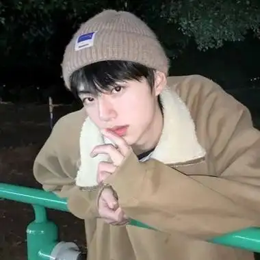 男生头像真人呆萌又很帅气