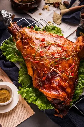 是烤肉呀 很硬的烤肉呀