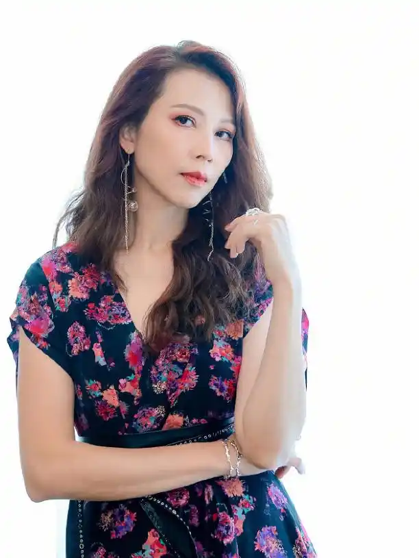 蔡少芬美照8张!惊艳!