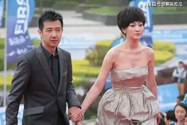 并交往长达数十年之久,期间李小冉更是二次怀孕,只可惜都没能成功生产