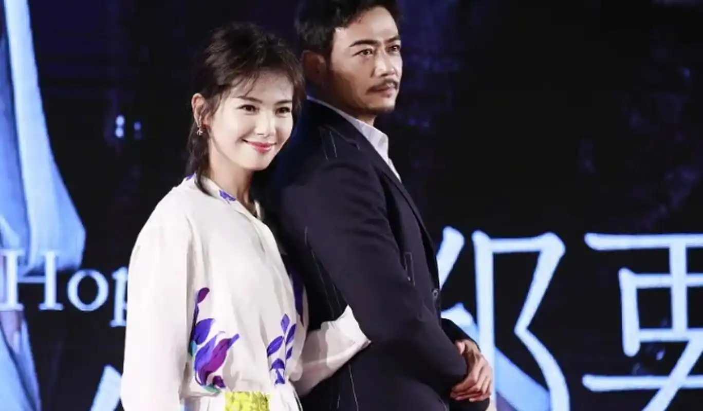 近日,刘涛因为和杨烁关系亲密被扒了个底朝天,杨烁仅一个举动揭开了