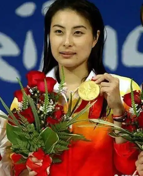 郭晶晶的婚后生活也注重孩子们的运动量.