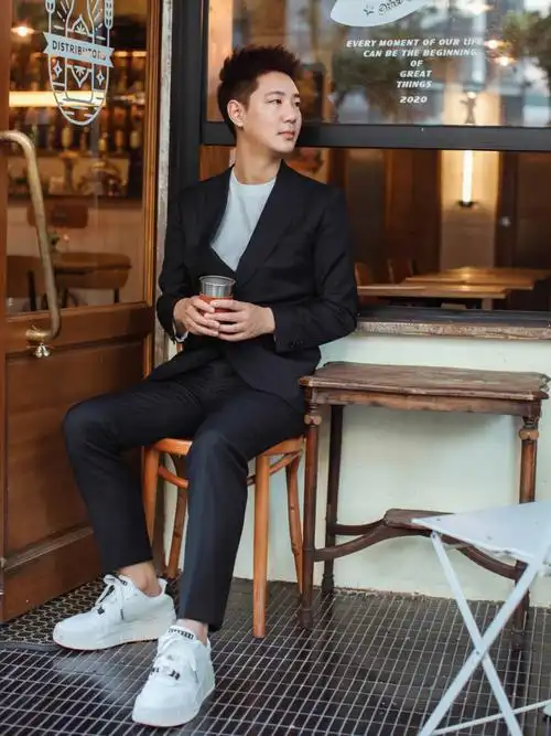 穿搭日常双排两粒扣西装在初夏穿出美好