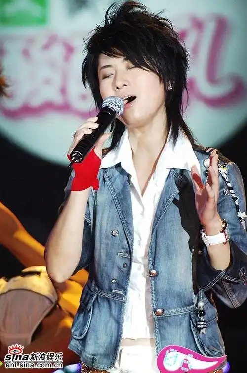 影音娱乐 音乐 2006超级女声专题 正文尚雯婕表演投入  点击此处查看