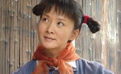 1962年,师小红出生于陕西,是西安话剧院签约演员,1991年,在台湾作家