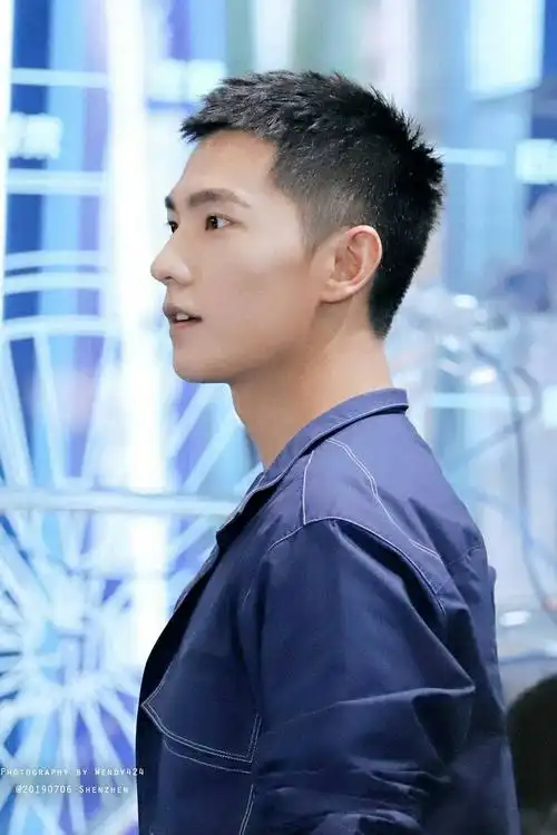 今天才突然发现原来杨洋的鼻子这么优越我真的实名羡慕了这可能变成了