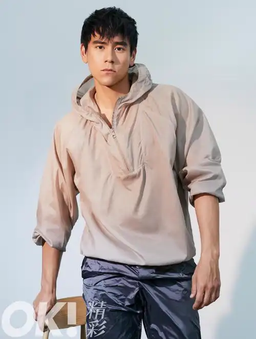 彭于晏最新封面大片曝光,新电影《邪不压正》本周上映