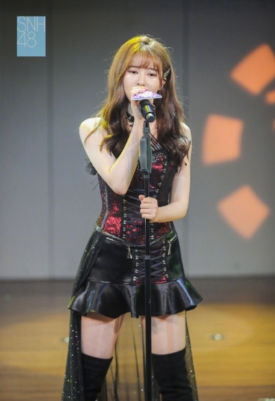 snh48-温晶婕生日公演结束后晒出美照,感谢大家的支持!