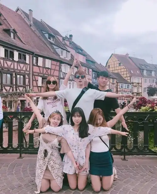 只要凑齐6个人就能解锁好朋友拍照新姿势