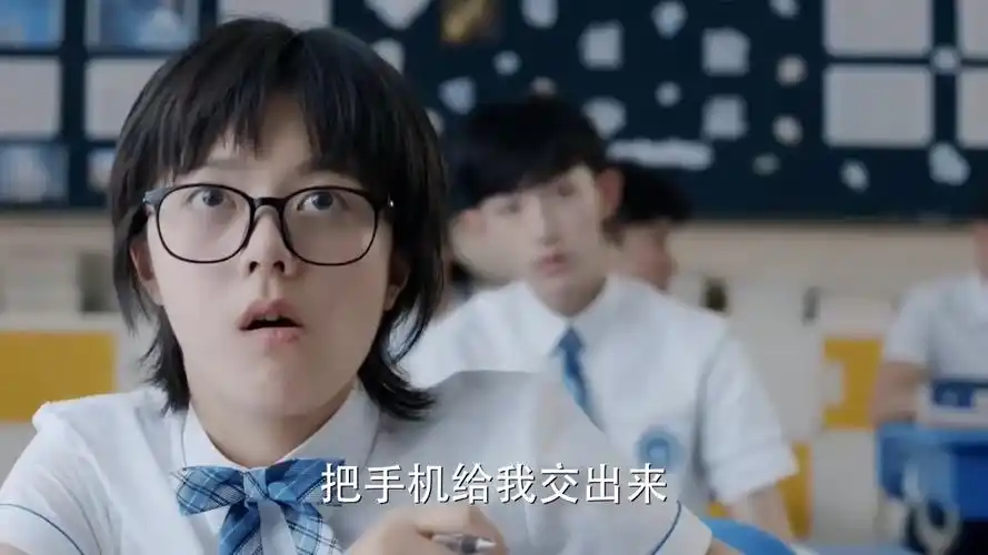 少年派:学渣上课偷吃零食,学霸玩手机,老师区别对待太明显