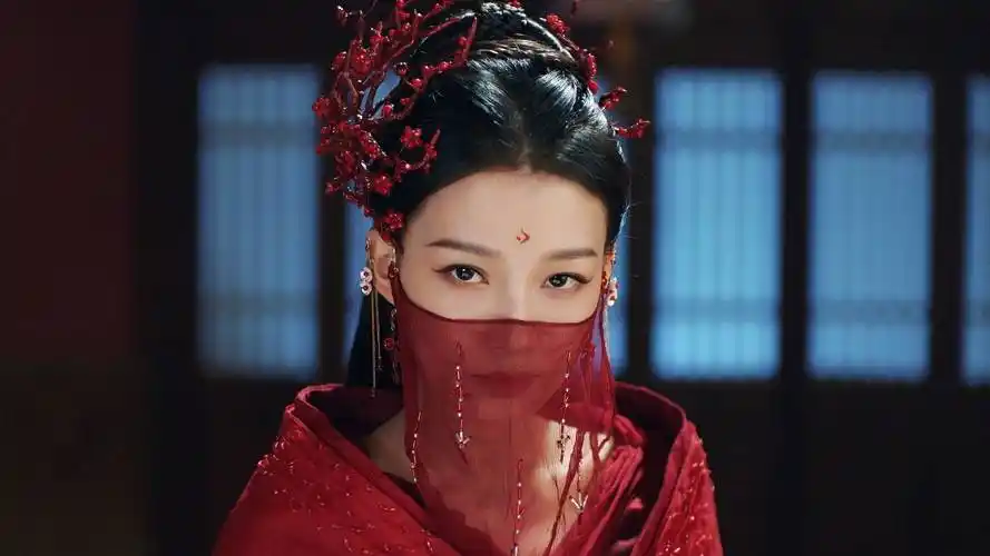 不得不称赞,孙怡红衣造型太美了,孙怡古装造型如此美艳