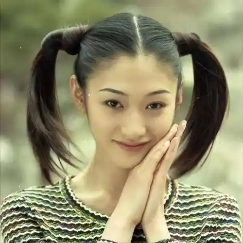 看了李小冉青涩照,又纯又欲,难怪让富豪们着迷,还敢怒怼刘晓庆