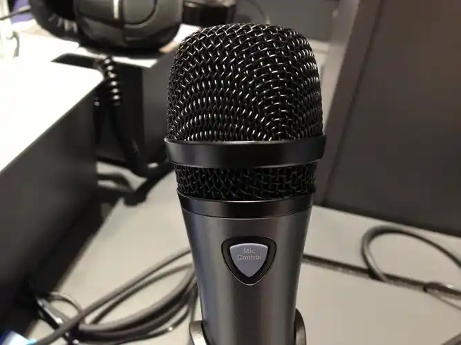 这是sennheiser的e 835 fx话筒 tc-helicon的voicelive play gtx效果