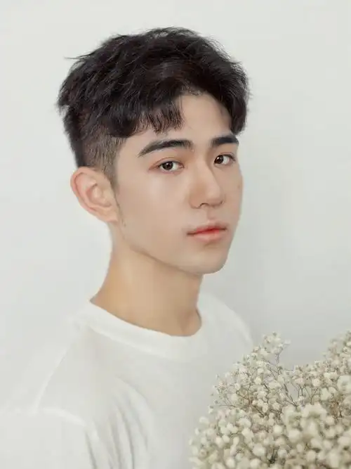 小清新男生造型男士中分造型