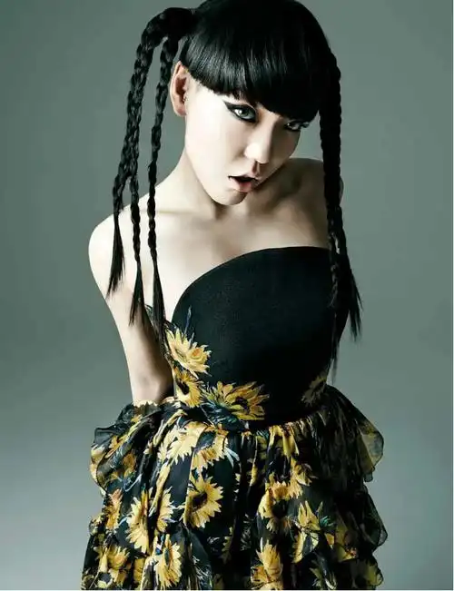 资本弃子吴莫愁一张海报吓哭小孩消失3年回归却一轮游