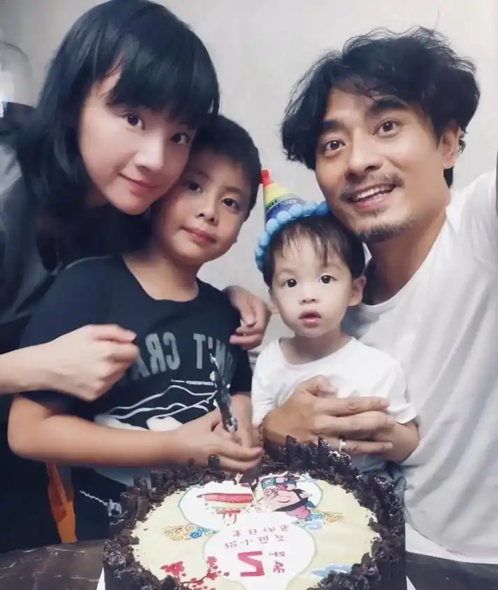 陈龙与章龄之像普通夫妻一样,也有着烟火气,妻子发文称没嫁错人