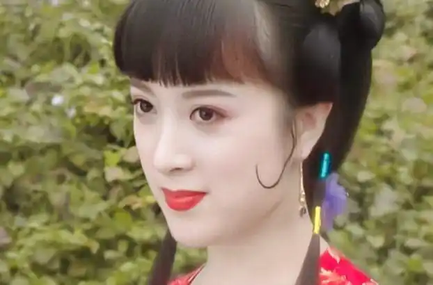 46岁金巧巧晒全家福!老公于冬红光满面富态十足,两个孩子像爸爸